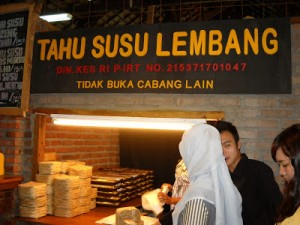 Tempat wisata kuliner Bandung Tahu Susu Lembang